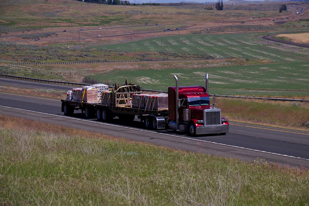 Fletes Urgentes en Trailer, Plataforma y Lowboy en México